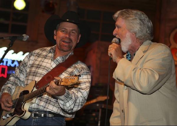 jeff gtr & joe stampley bandera
